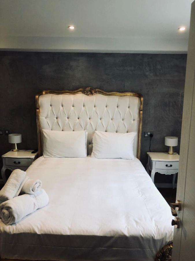 Stunning Gated Home Londres Extérieur photo
